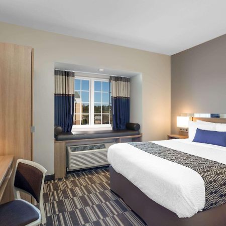 Microtel Inn Suites By Wyndham South Hill Bagian luar foto