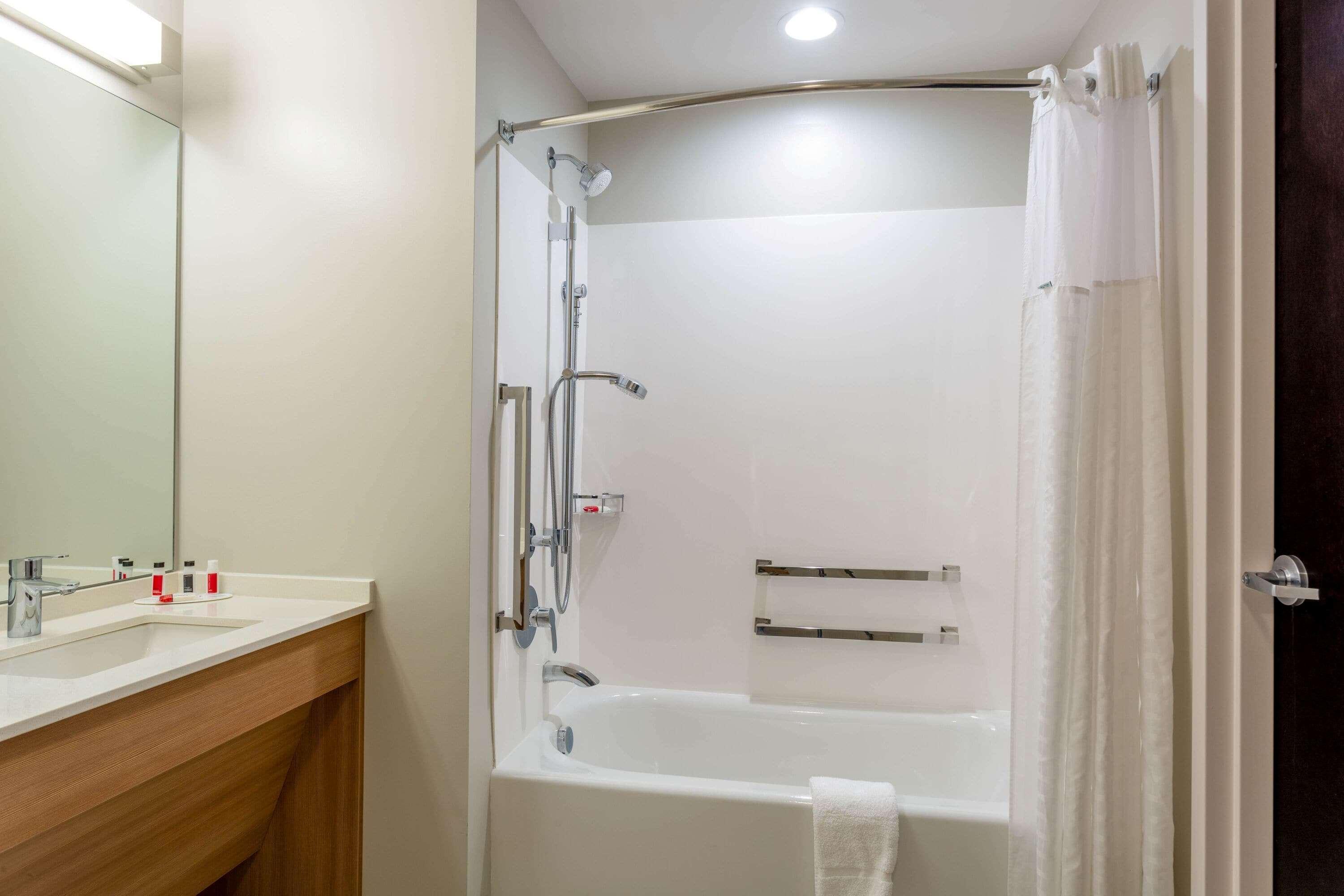 Microtel Inn Suites By Wyndham South Hill Bagian luar foto